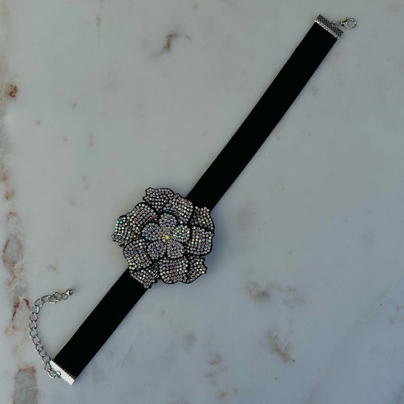 New Rhinestone Flower Choker Necklace Black Velvet - Picture 4 of 7